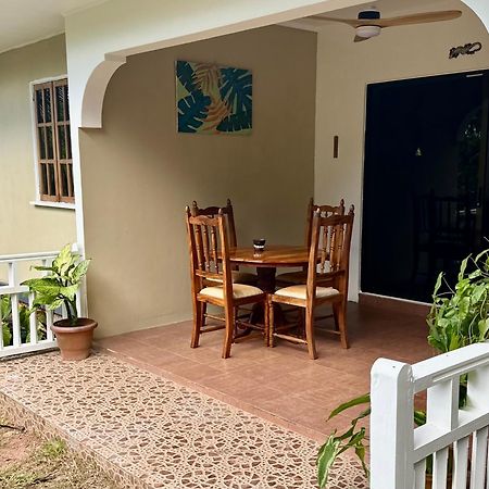 Appartamento Jardin Marron Baie Sainte Anne Esterno foto